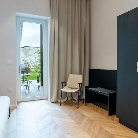 Elizabeth - With Garden *