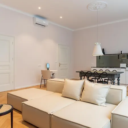 Elizabeth - With Garden *