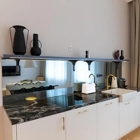 Elizabeth - With Garden Lejlighed