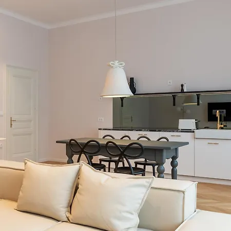 Elizabeth - With Garden *