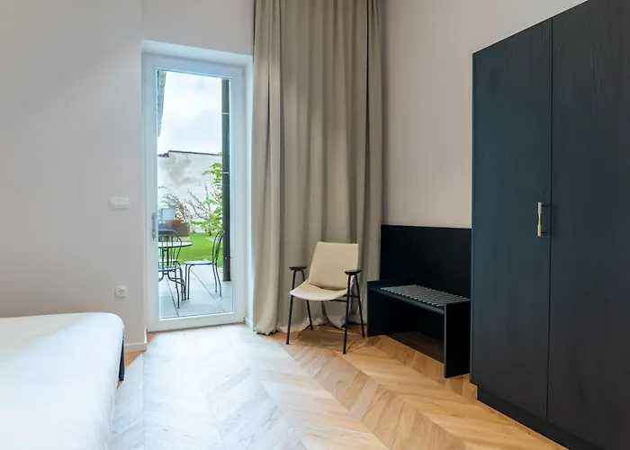 Elizabeth - With Garden *