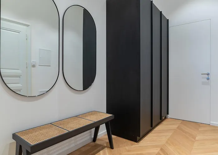 Elizabeth - With Garden *