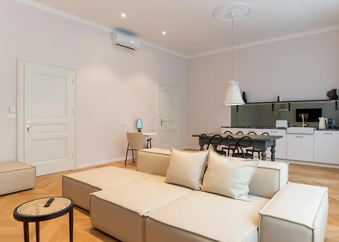 Elizabeth - With Garden *