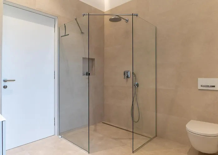 Elizabeth - With Garden