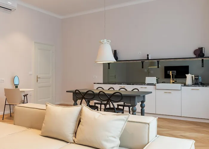 Elizabeth - With Garden *